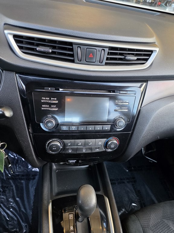 2016 Nissan Rogue Image 24