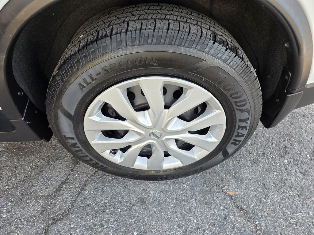 2016 Nissan Rogue Image 30