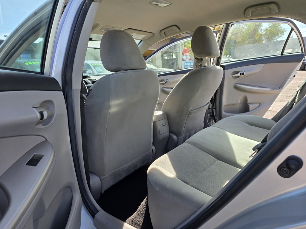 2013 Toyota Corolla Image 17