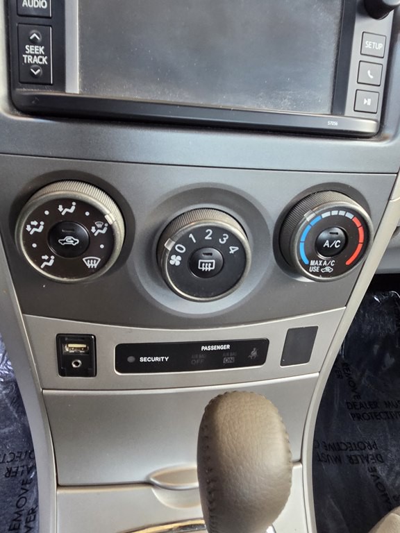 2013 Toyota Corolla Image 21