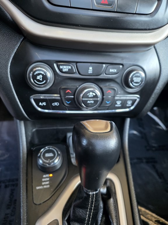 2014 Jeep Cherokee Image 24