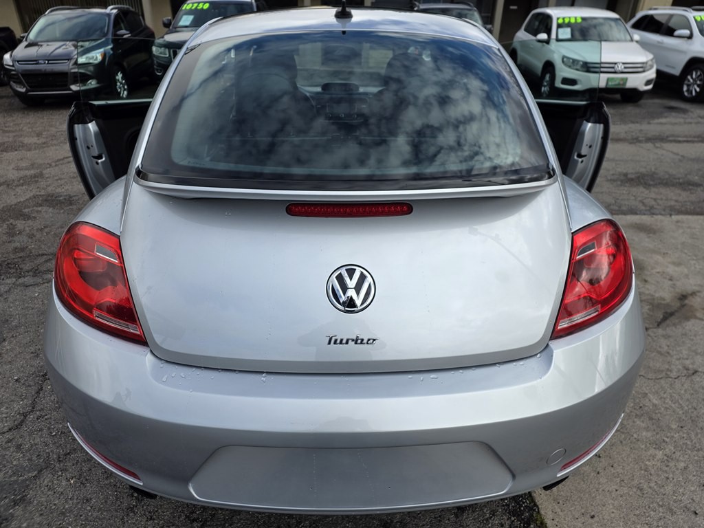 2013 Volkswagen Beetle Image 5