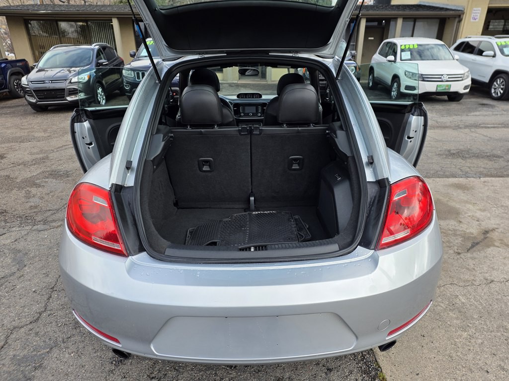 2013 Volkswagen Beetle Image 8