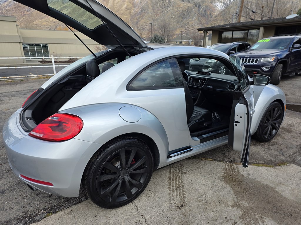 2013 Volkswagen Beetle Image 9