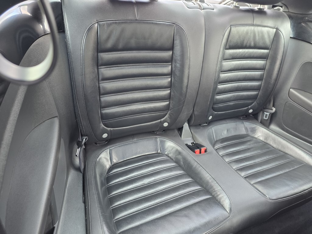 2013 Volkswagen Beetle Image 15