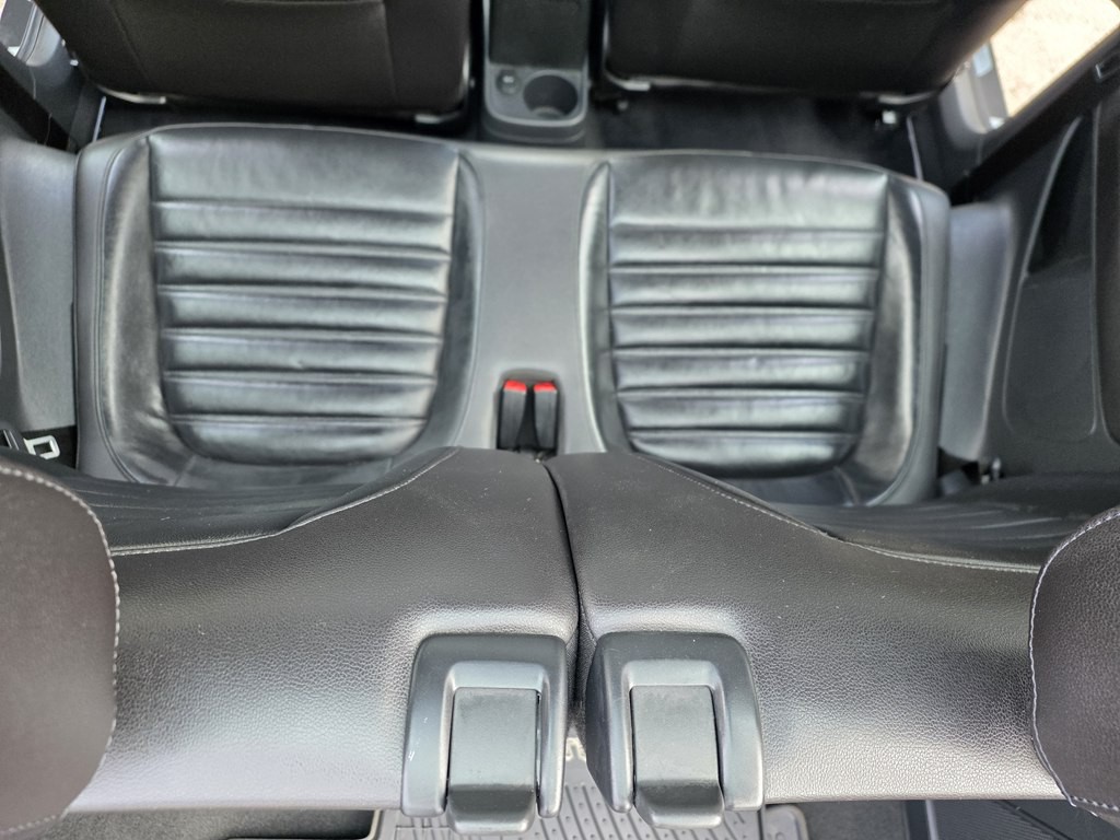 2013 Volkswagen Beetle Image 16