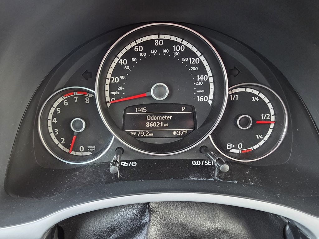 2013 Volkswagen Beetle Image 17