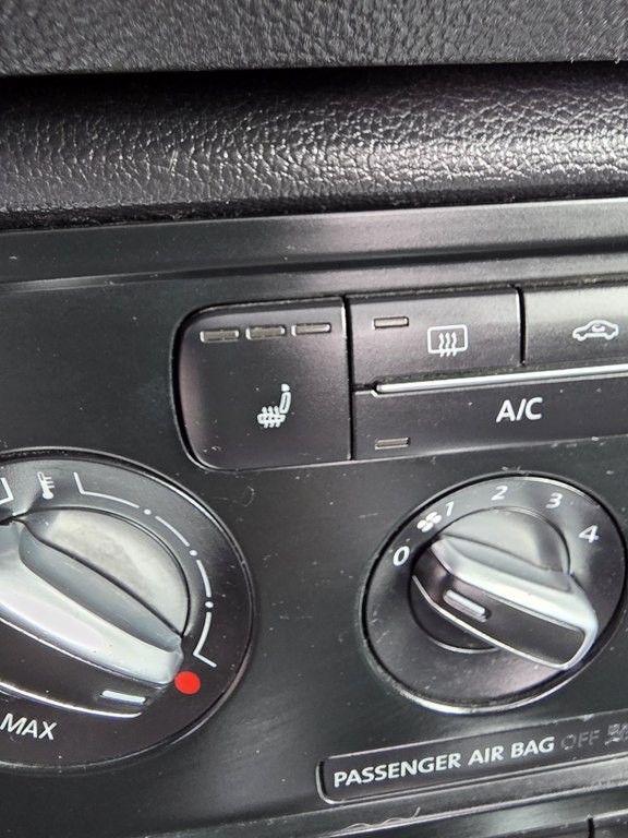 2013 Volkswagen Beetle Image 23