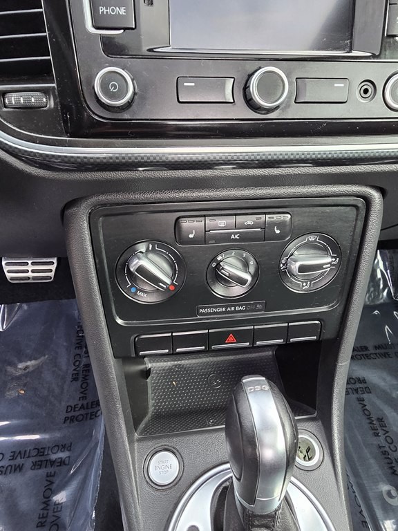 2013 Volkswagen Beetle Image 24