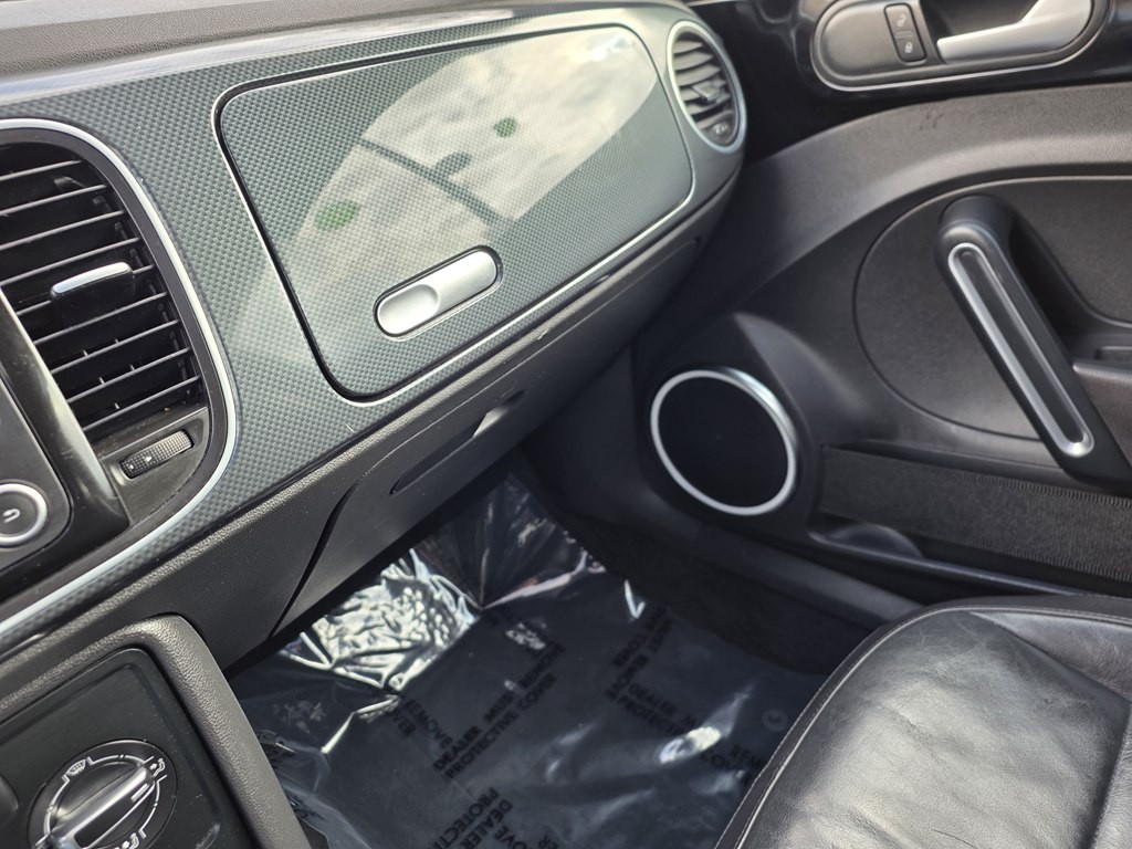 2013 Volkswagen Beetle Image 27