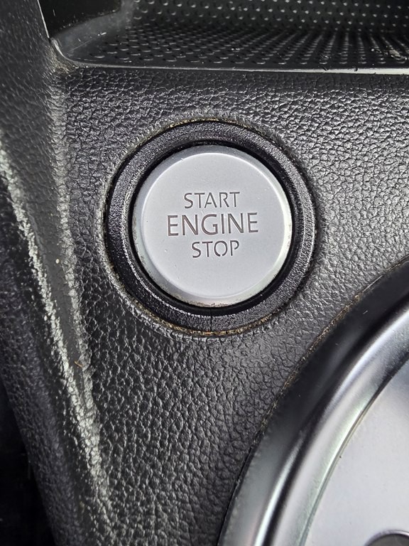 2013 Volkswagen Beetle Image 28