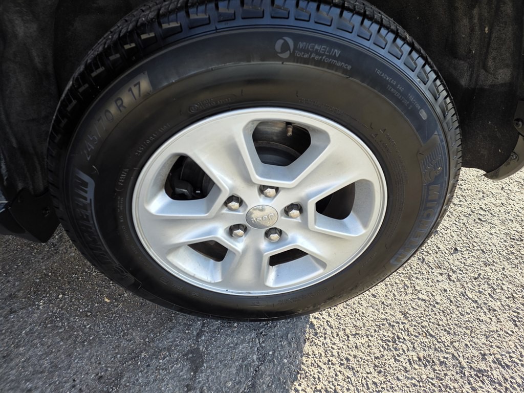 2015 Jeep Grand Cherokee Image 32