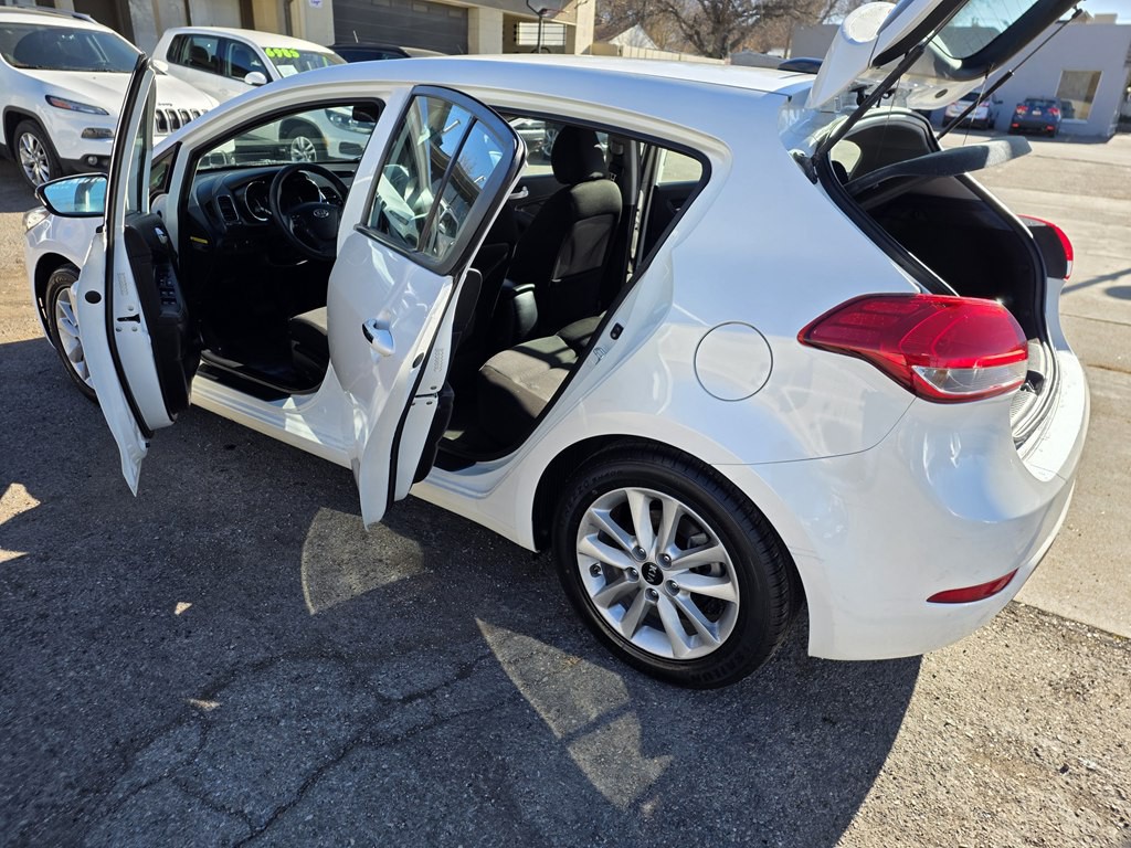 2017 Kia Forte Image 9