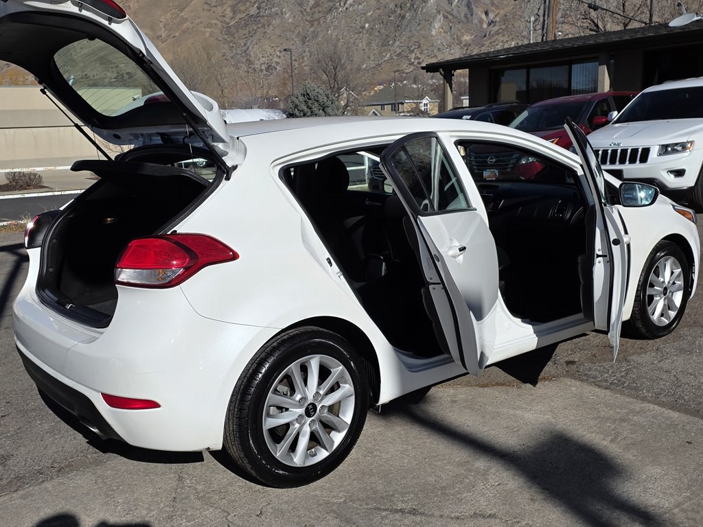 2017 Kia Forte Image 11