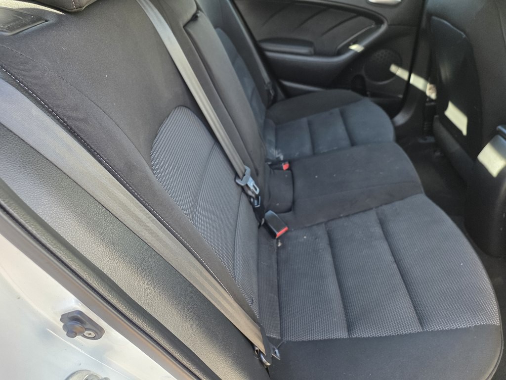 2017 Kia Forte Image 16