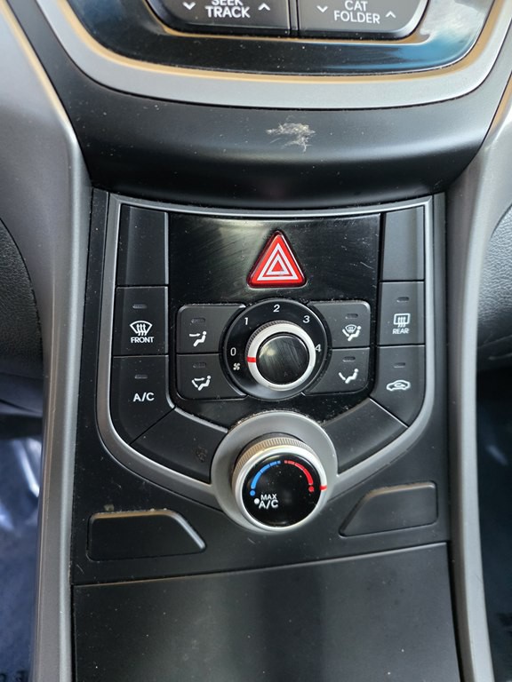 2015 Hyundai Elantra Image 24