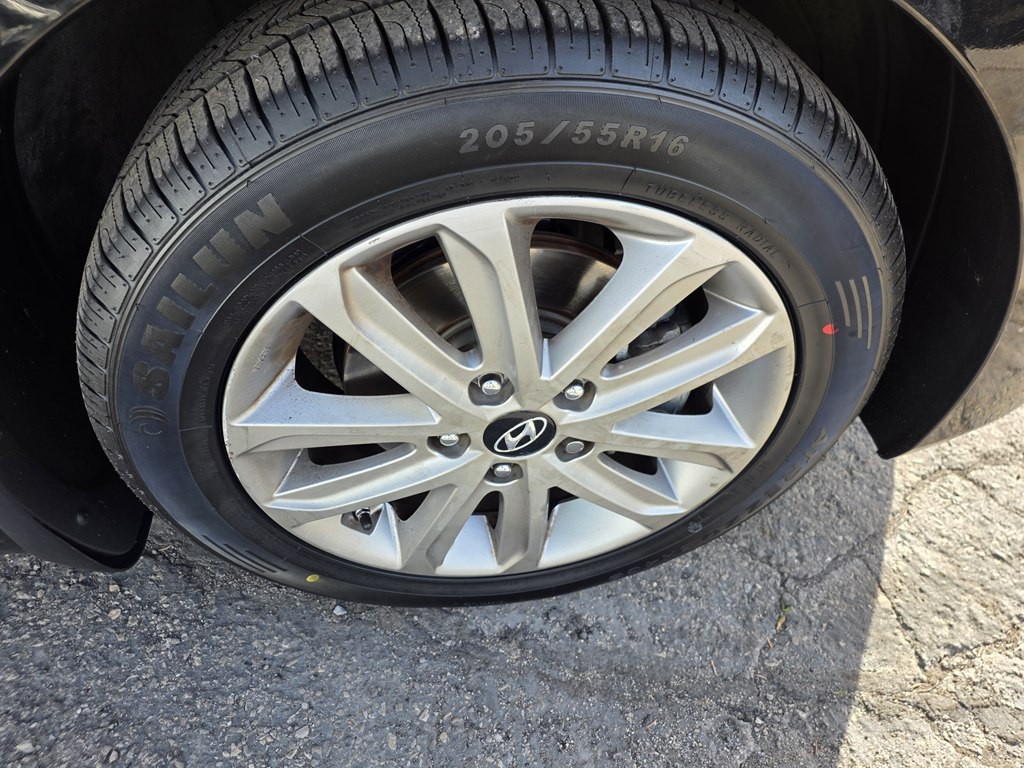 2015 Hyundai Elantra Image 28