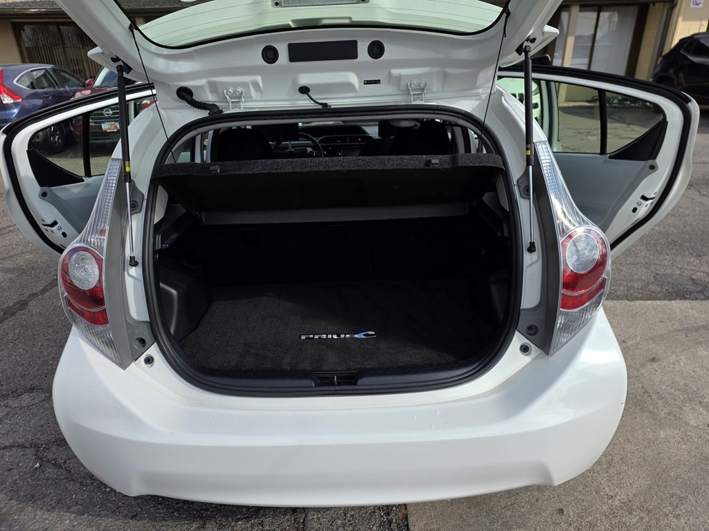 2014 Toyota Prius Image 10