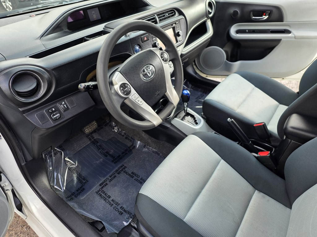2014 Toyota Prius Image 12
