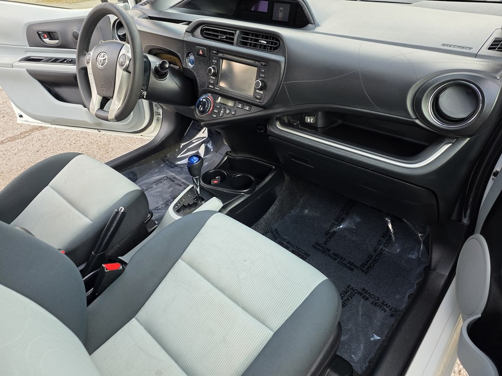 2014 Toyota Prius Image 14