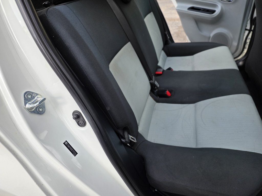 2014 Toyota Prius Image 15