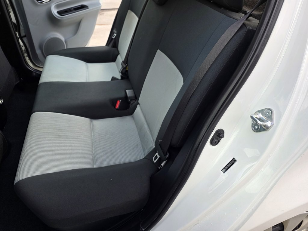 2014 Toyota Prius Image 16