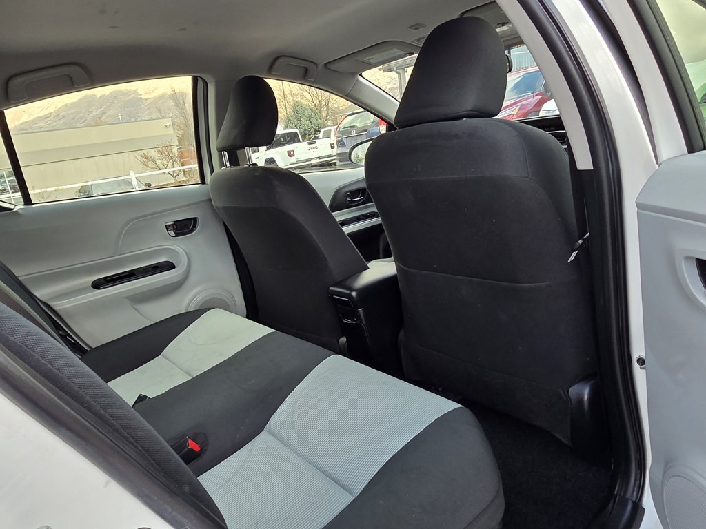 2014 Toyota Prius Image 18