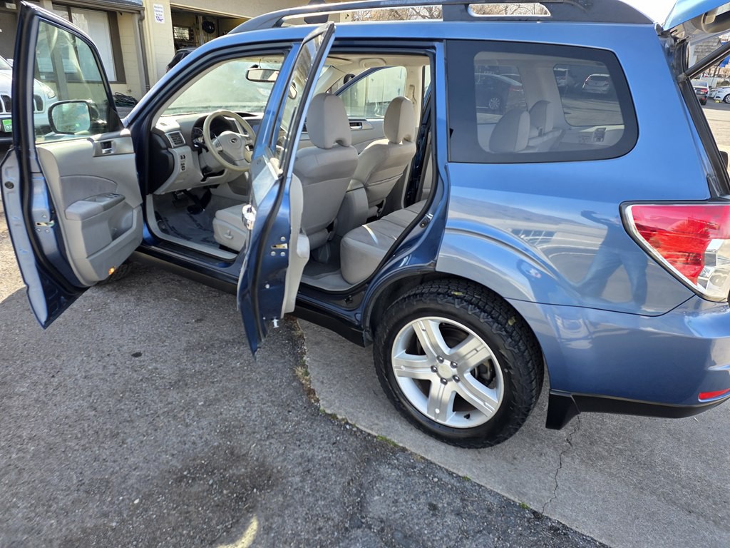 2010 Subaru Forester Image 9