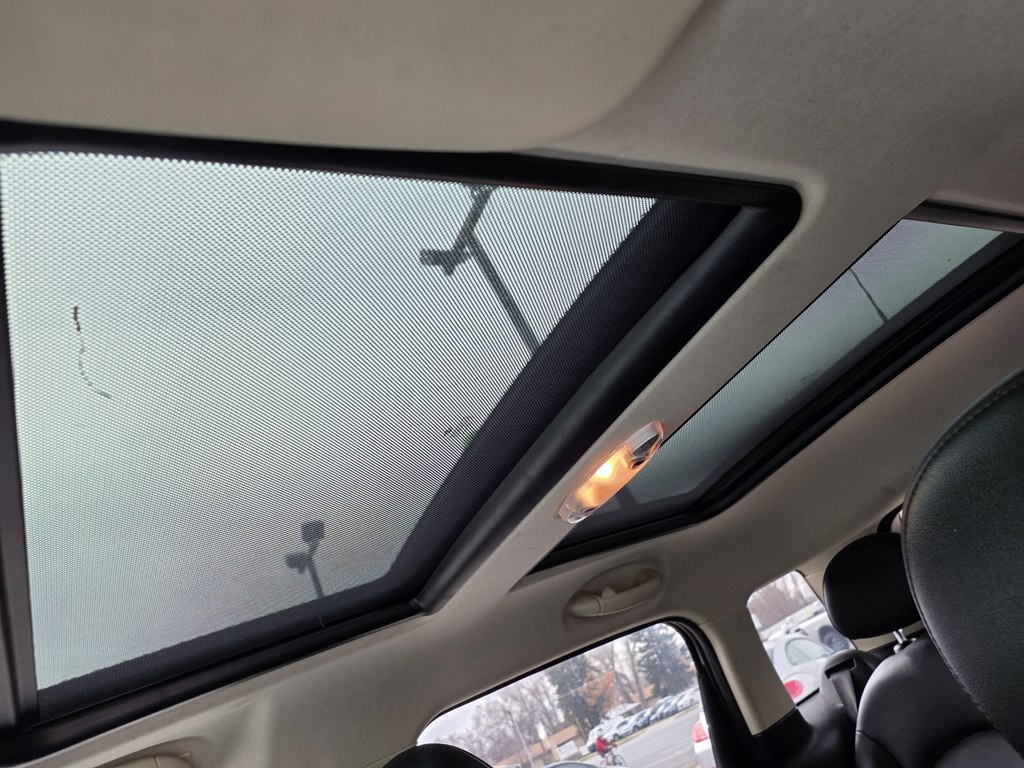 2014 MINI Cooper Image 12