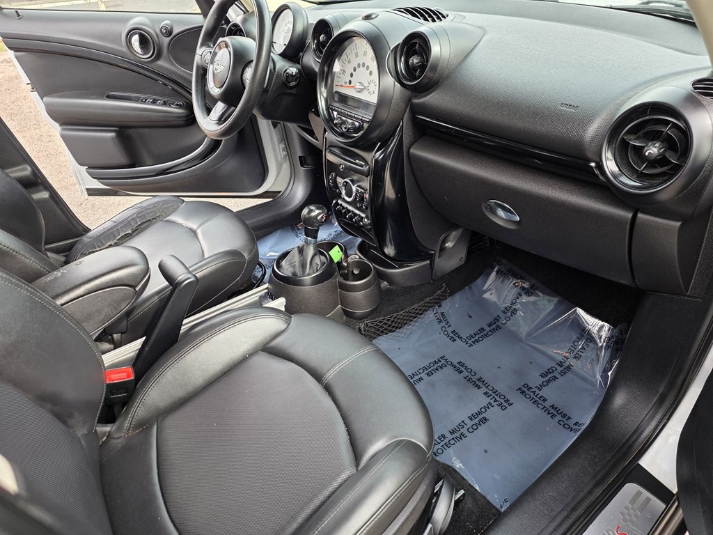 2014 MINI Cooper Image 15