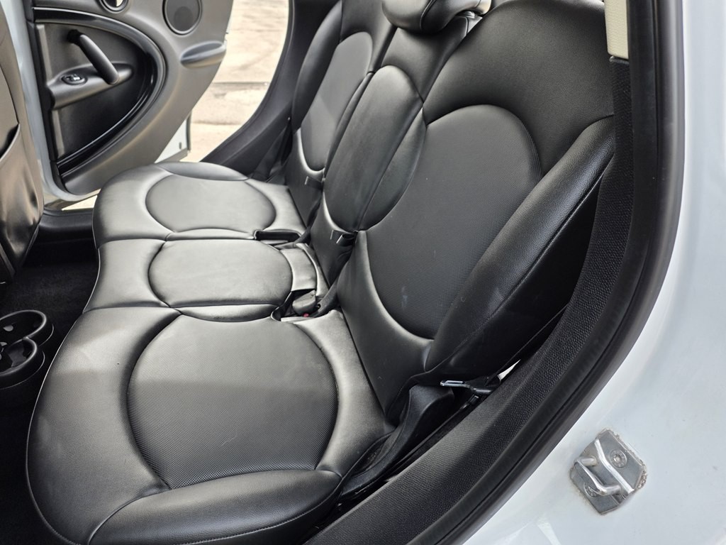 2014 MINI Cooper Image 16