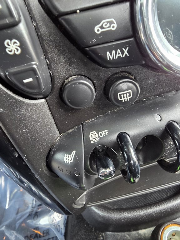 2014 MINI Cooper Image 25