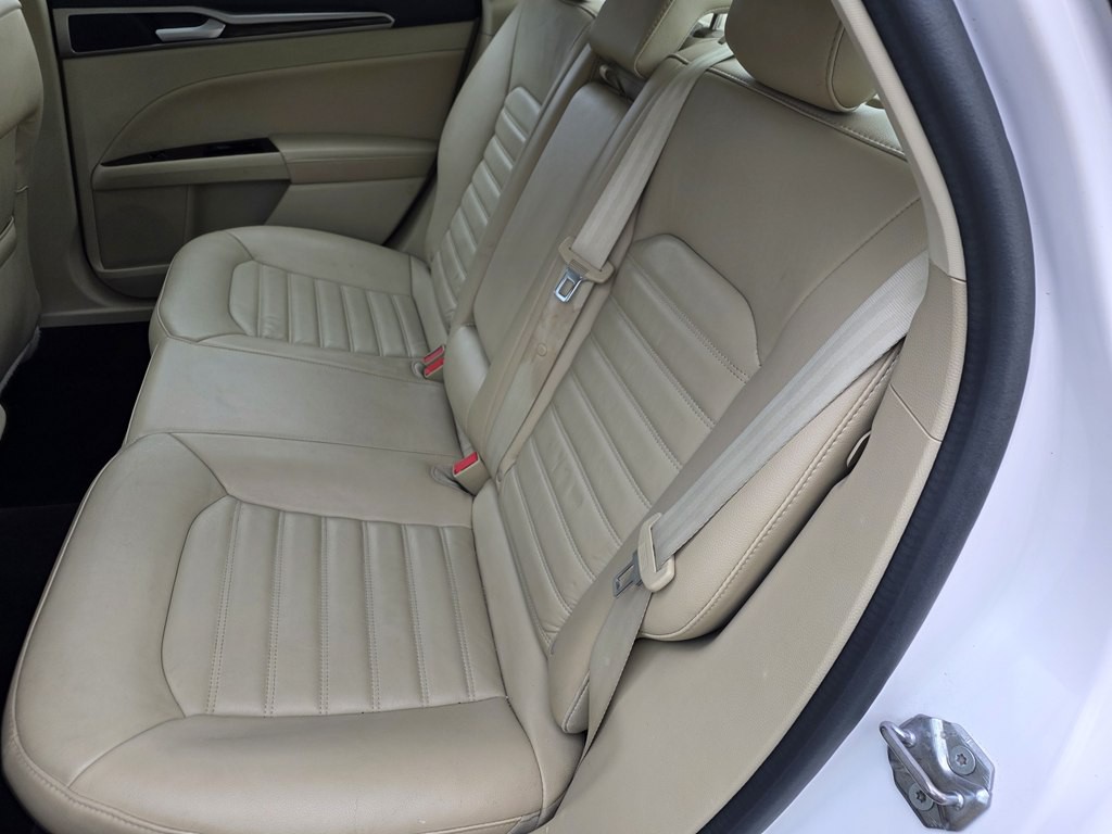 2016 Ford Fusion Image 17