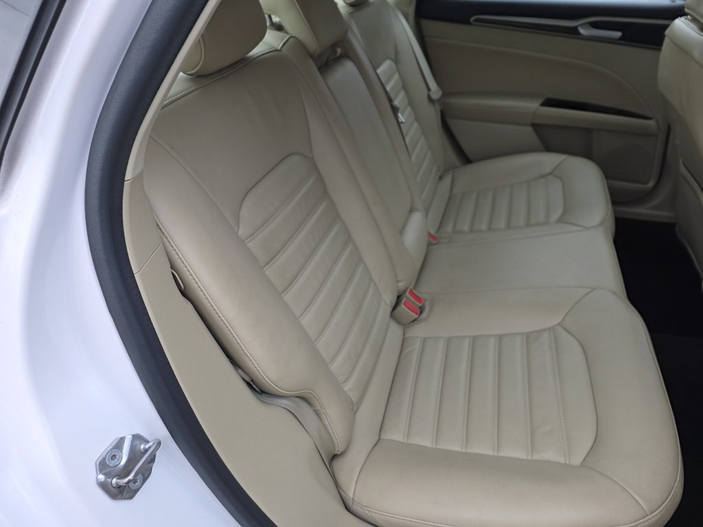 2016 Ford Fusion Image 18