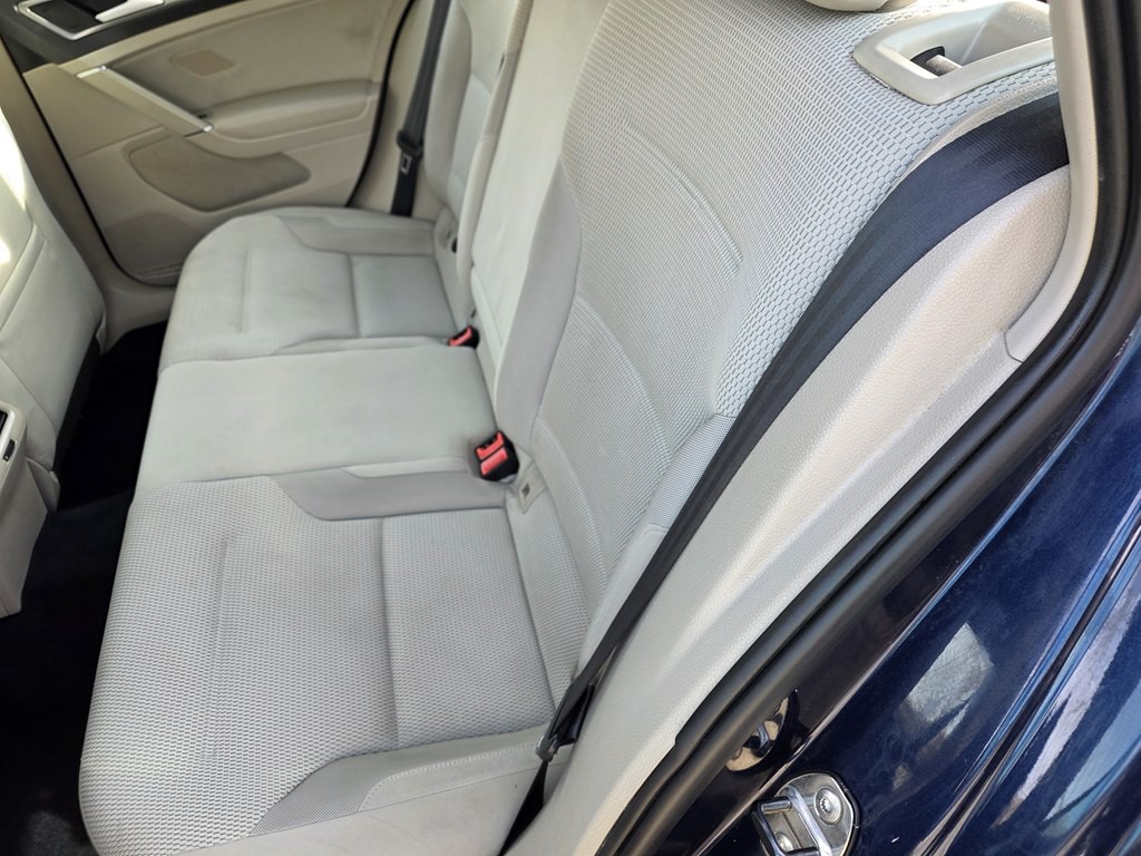 2016 Volkswagen Golf Image 16