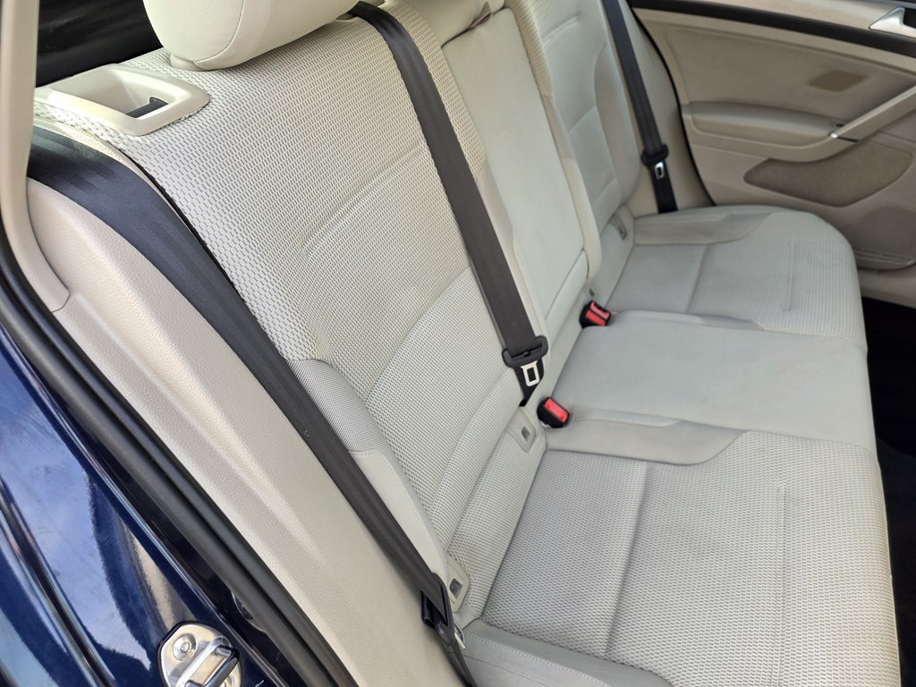 2016 Volkswagen Golf Image 17