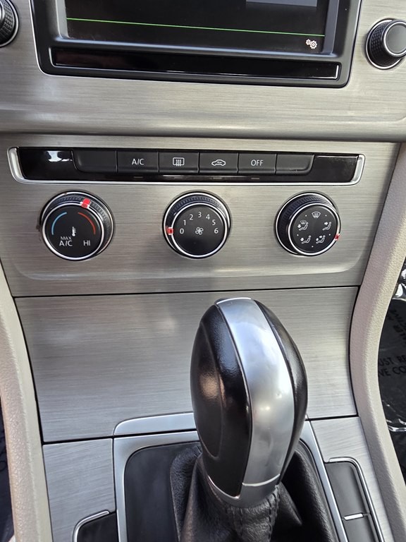 2016 Volkswagen Golf Image 24