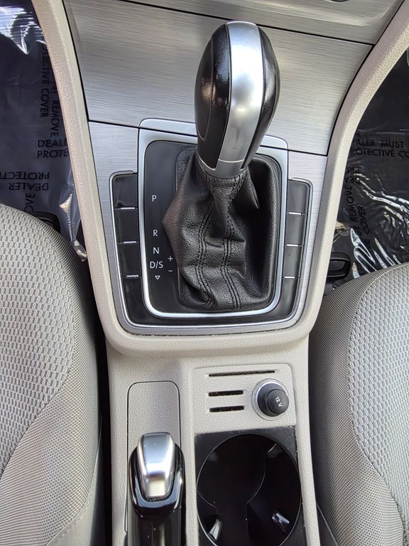 2016 Volkswagen Golf Image 25