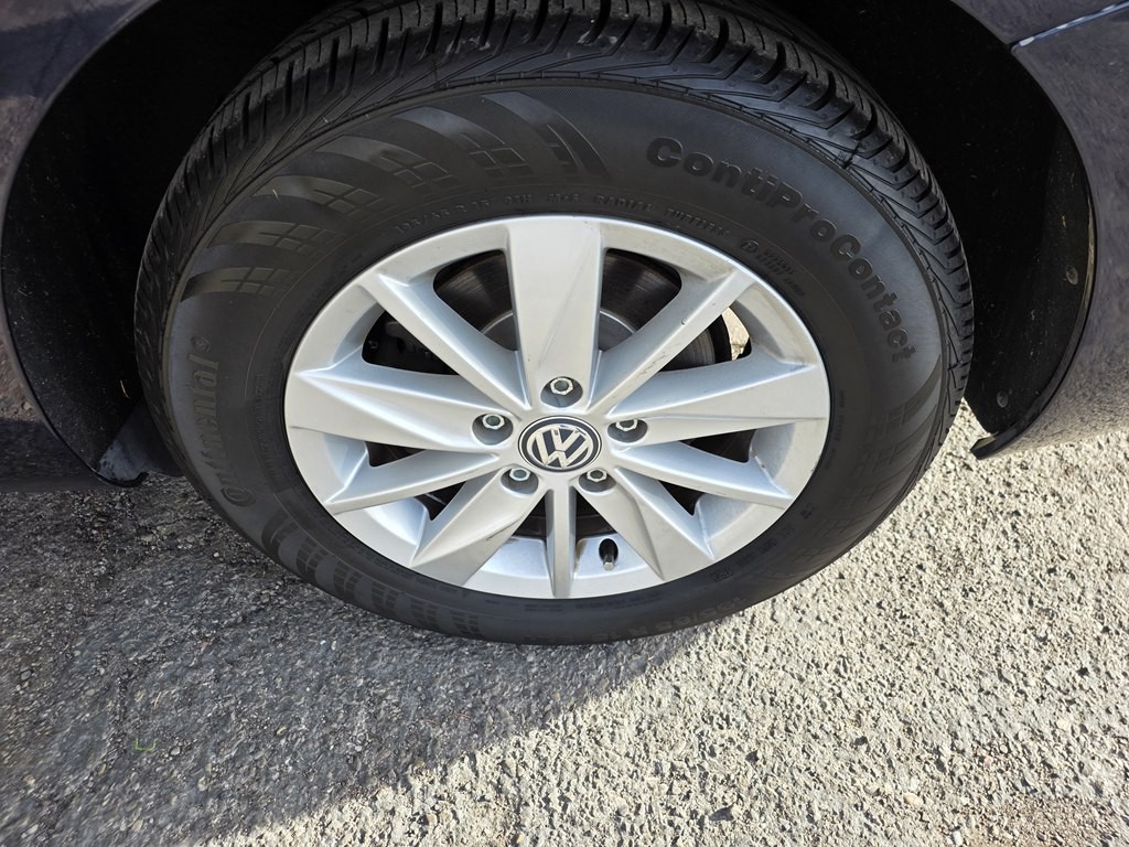 2016 Volkswagen Golf Image 27