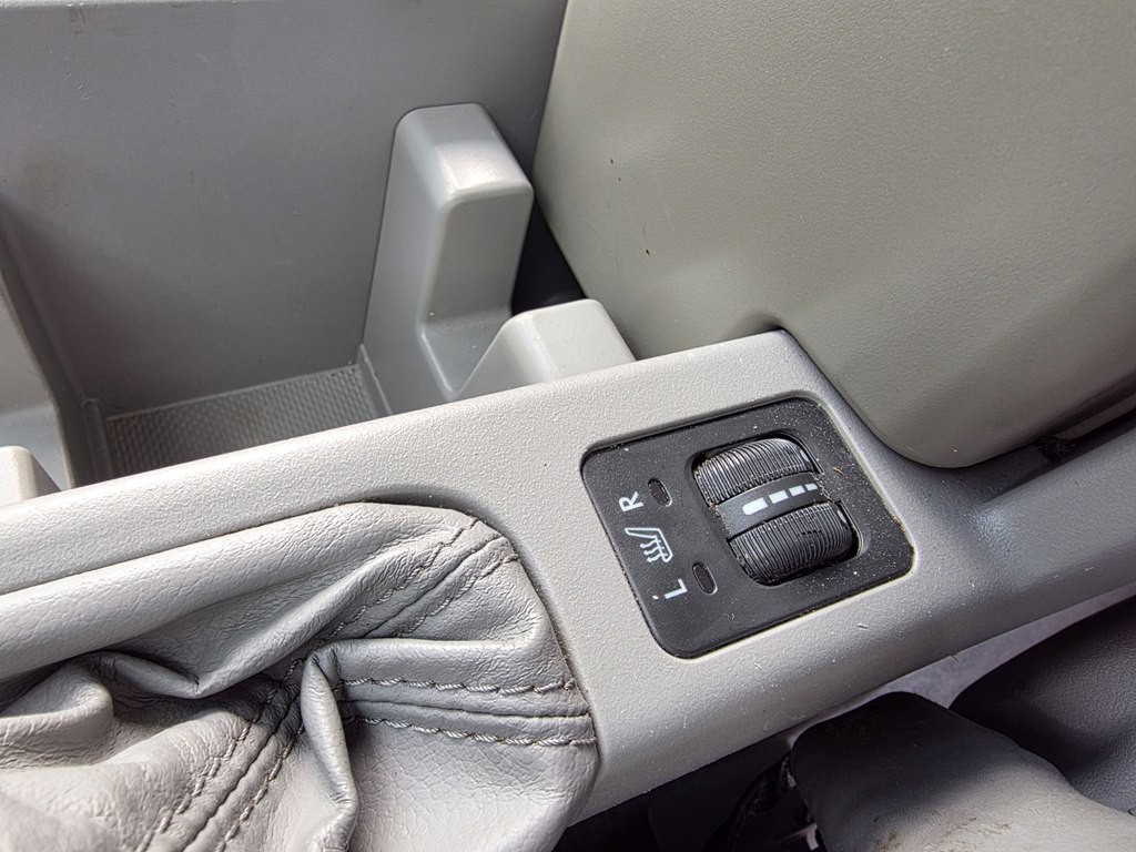 2010 Subaru Forester Image 28