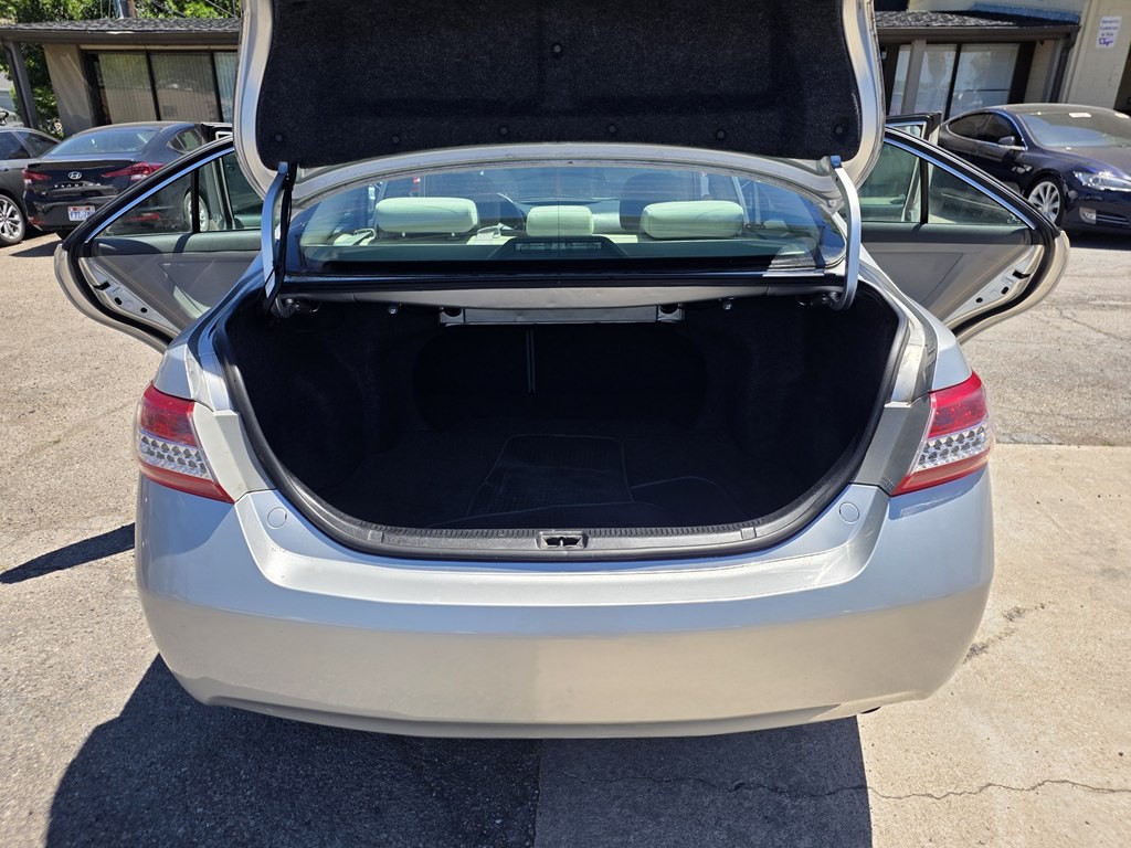2010 Toyota Camry Image 8