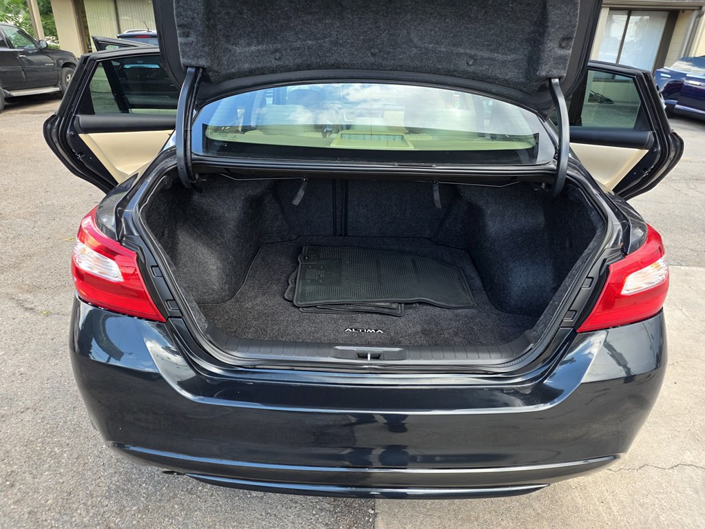 2016 Nissan Altima Image 8