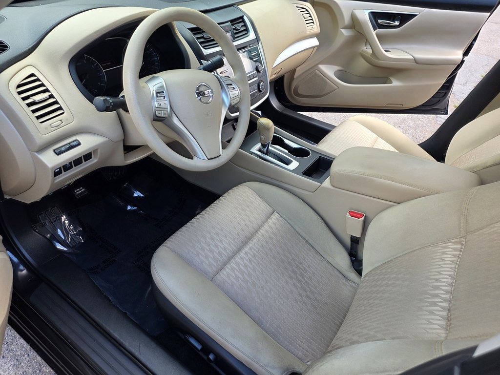 2016 Nissan Altima Image 11