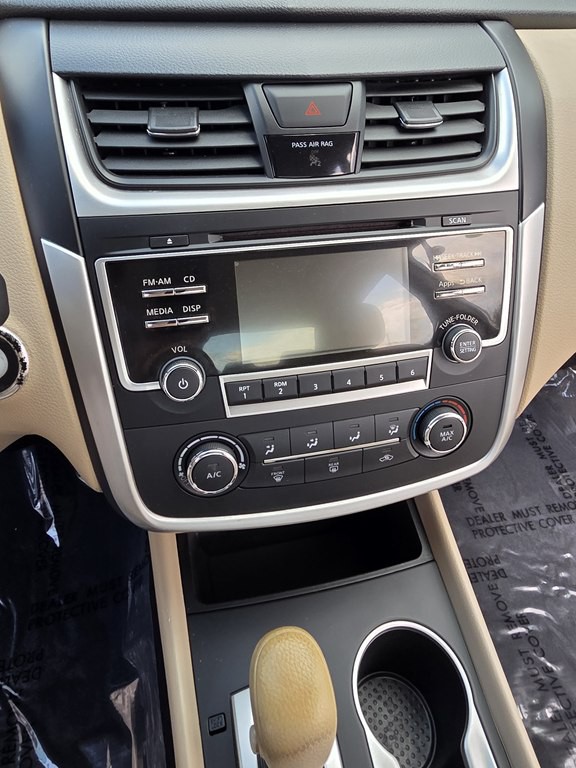 2016 Nissan Altima Image 18