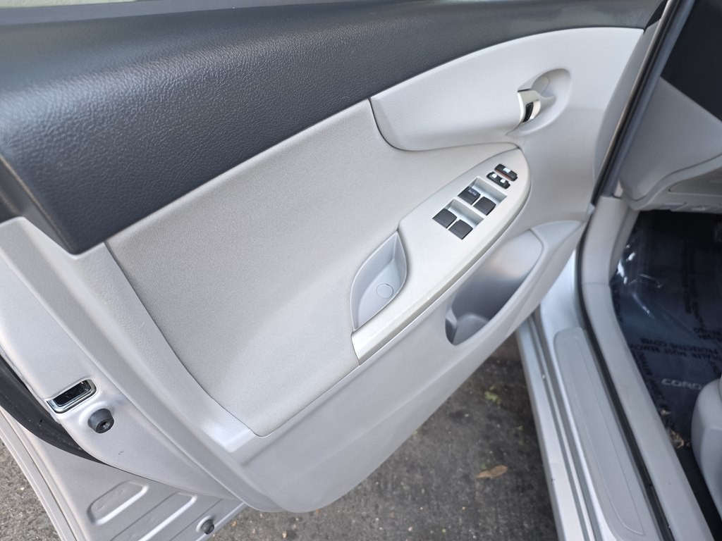 2012 Toyota Corolla Image 25