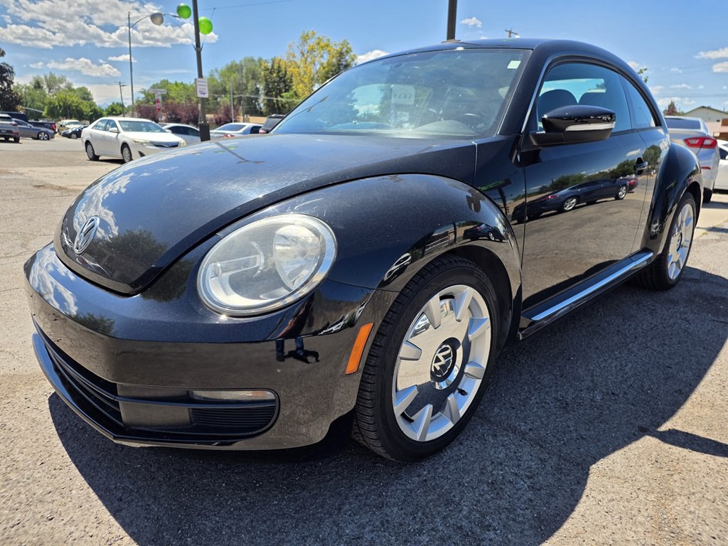 2012 Volkswagen Beetle Image 5