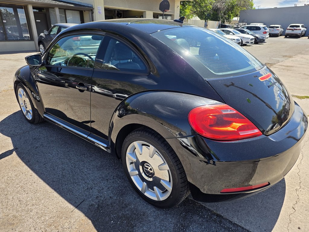 2012 Volkswagen Beetle Image 6
