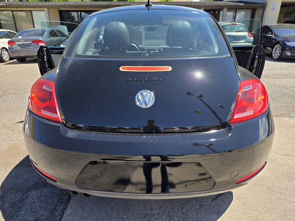 2012 Volkswagen Beetle Image 7