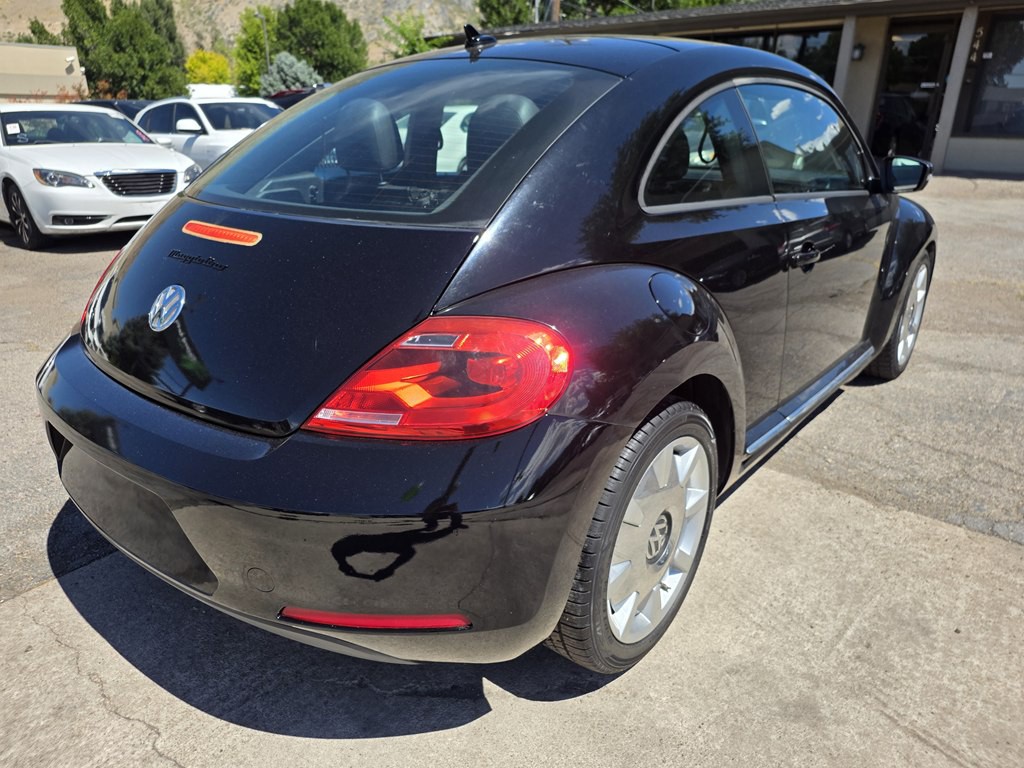 2012 Volkswagen Beetle Image 8