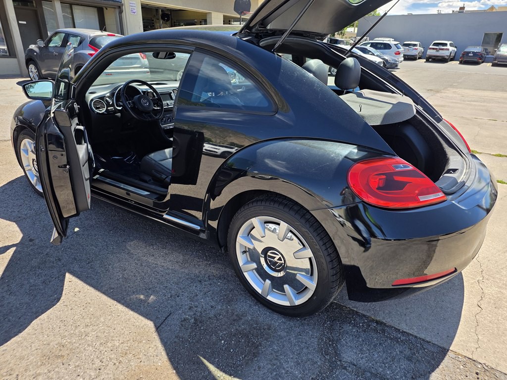 2012 Volkswagen Beetle Image 9